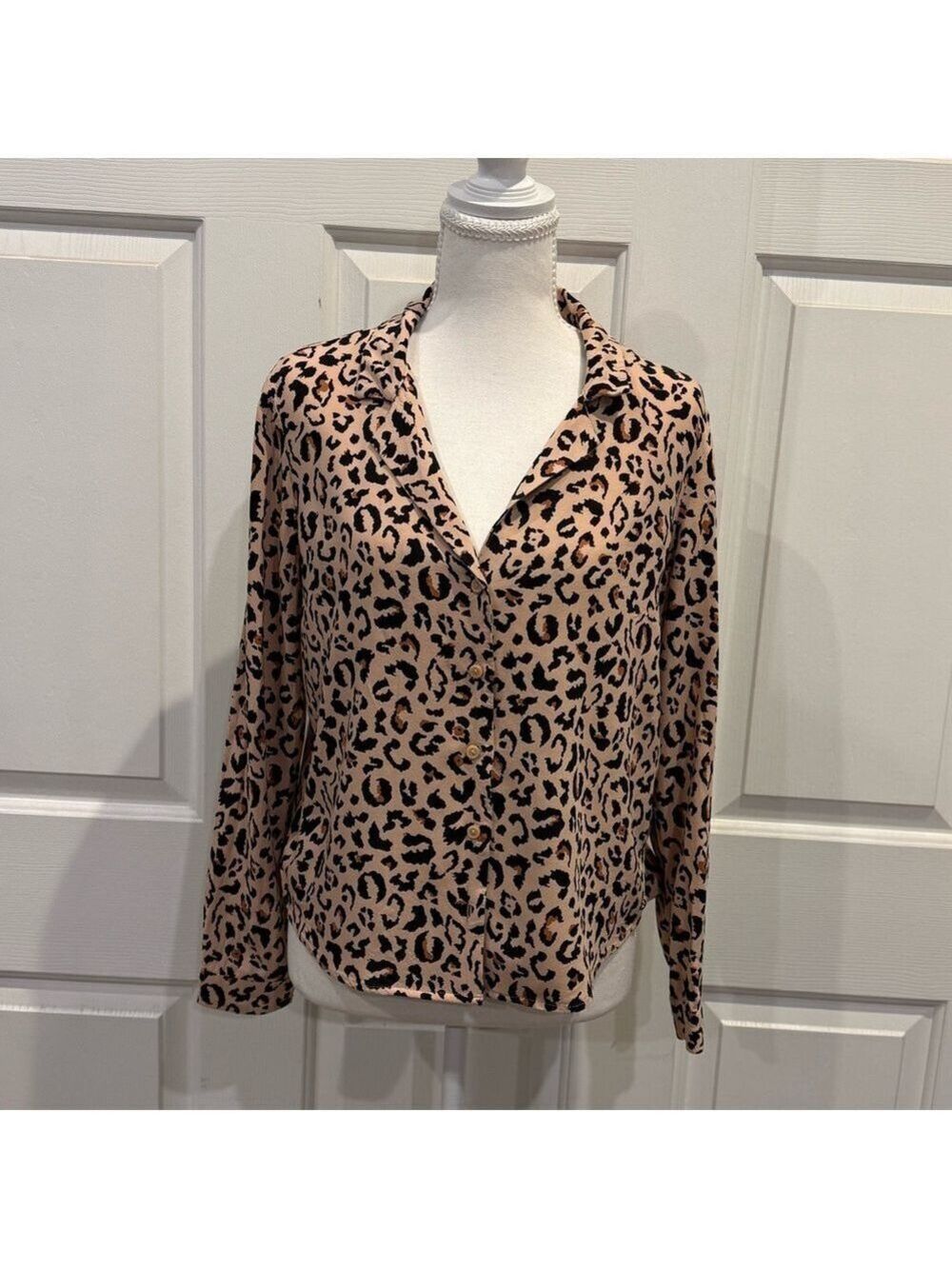 H&M Divided Leopard Print Button Down Blouse Tan Black Size 6 - Picture 9 of 9